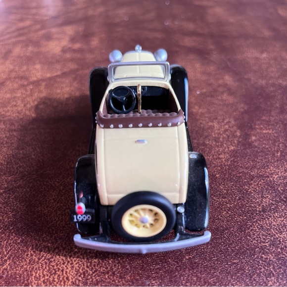1932 Chevrolet Standard Sports Roadster - 2nd in Collectors’ Series - Die-cast - Picture 4 of 9